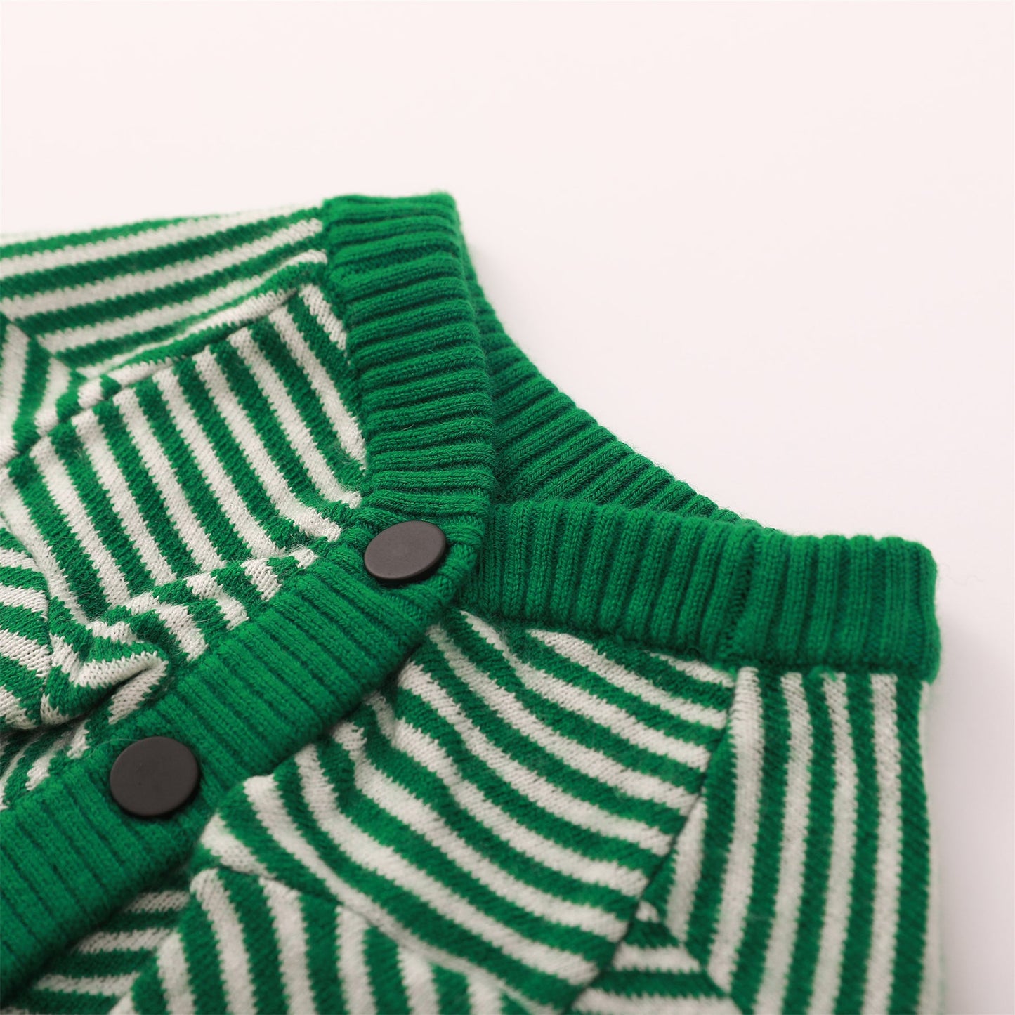 Zig-Zag Cardigan Sweater by OVERGLAM DS (GREEN WHITE)
